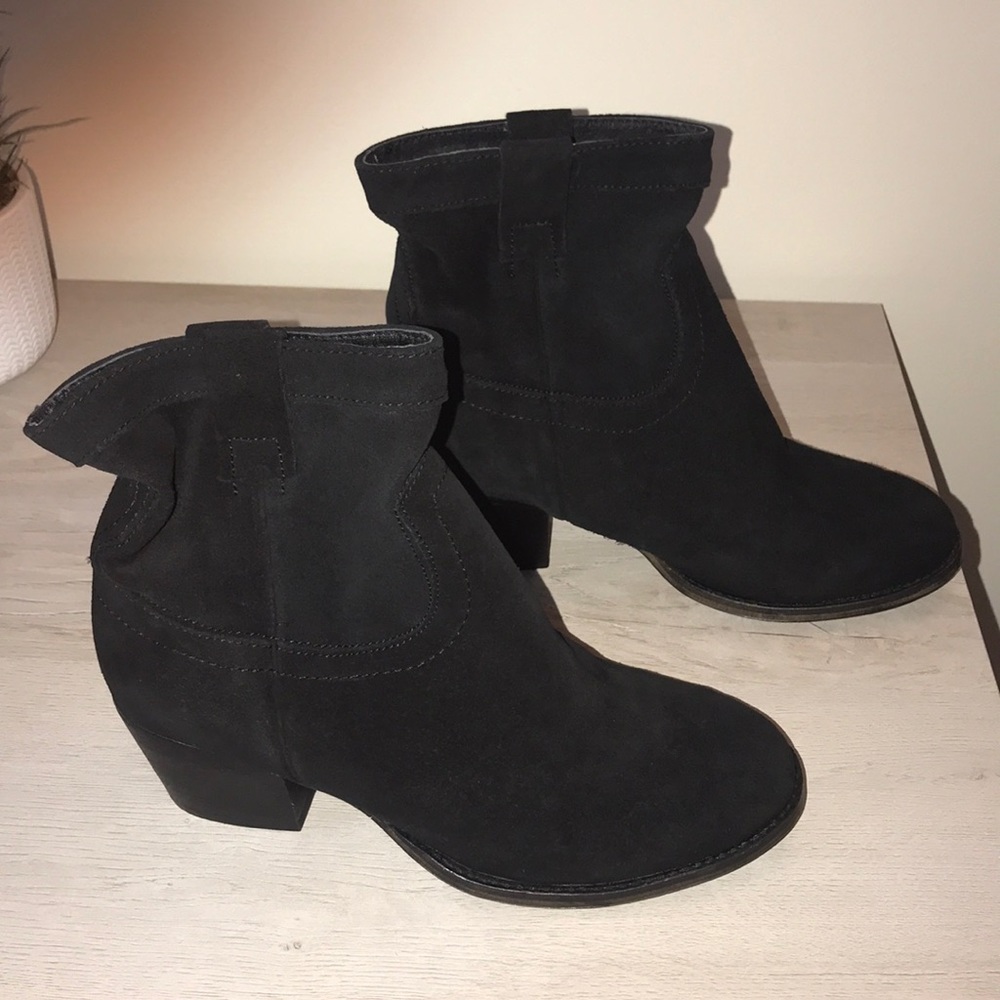 NWOT black suede leather boots